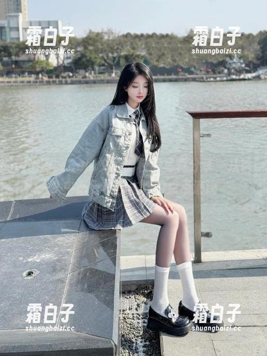 微密圈 - Cool文茜的校服写真分享，从镜头中感受校园生活的点点滴滴