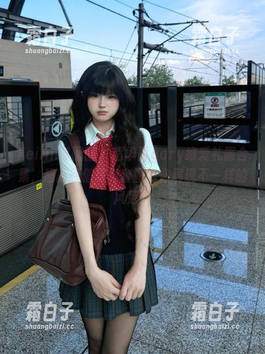 Feilin嗲囡囡 - 超华丽gary维爱礼服合集，超高颜值写真套图为你展现不一样的风范！