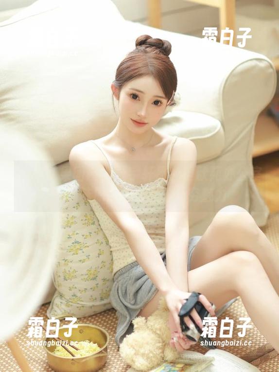 GIRLT果团网-黄歆苑 GIRLT果团网 - 器宇轩昂的黄歆苑办公室:品味原图与作品的无穷魅力