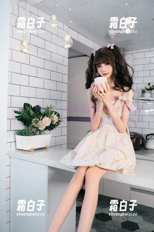 IMiss爱蜜社 - 探索张思允Nice的修女作品，观看每一幅画面的深刻情感与故事