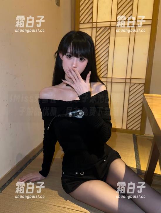 IMiss爱蜜社 - 萌奈子泳池图集，水中仙子般的优雅，尽在免费下载链接中！
