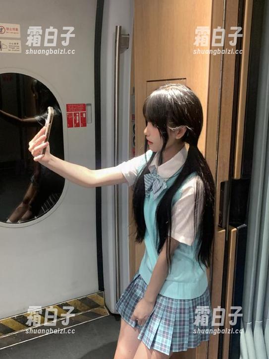 豹纹写真新风潮：KuukoW绘制属于她的美图传奇