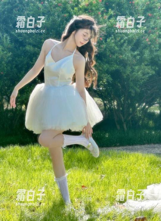 MiiTao蜜桃社 - 伊素妍的清纯写真：精选美图带你感受纯真与优雅的结合