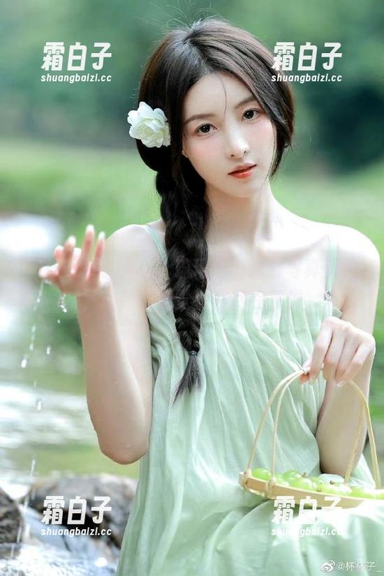 MiiTao蜜桃社 - 琉璃lily泳装写真资源，让你的视觉盛宴尽在掌握