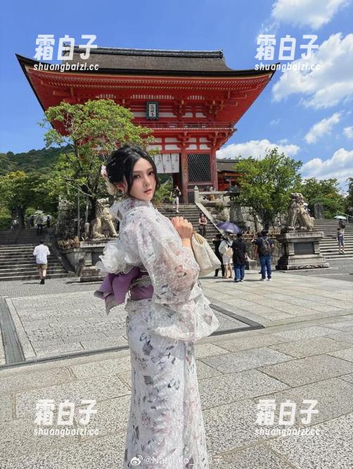 Natsuko夏夏子的高清作品，捕捉‘大尾巴猫’瞬间的萌与奇
