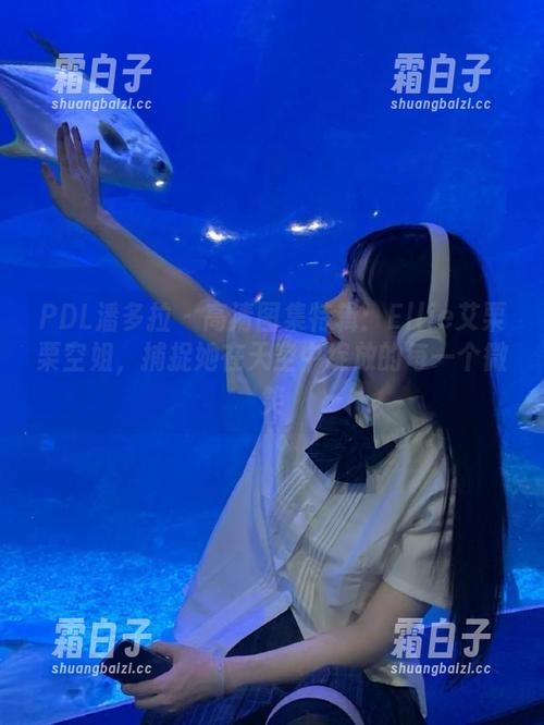 PDL潘多拉 - 高清图集特辑：Ellie艾栗栗空姐，捕捉她在天空中绽放的每一个微笑