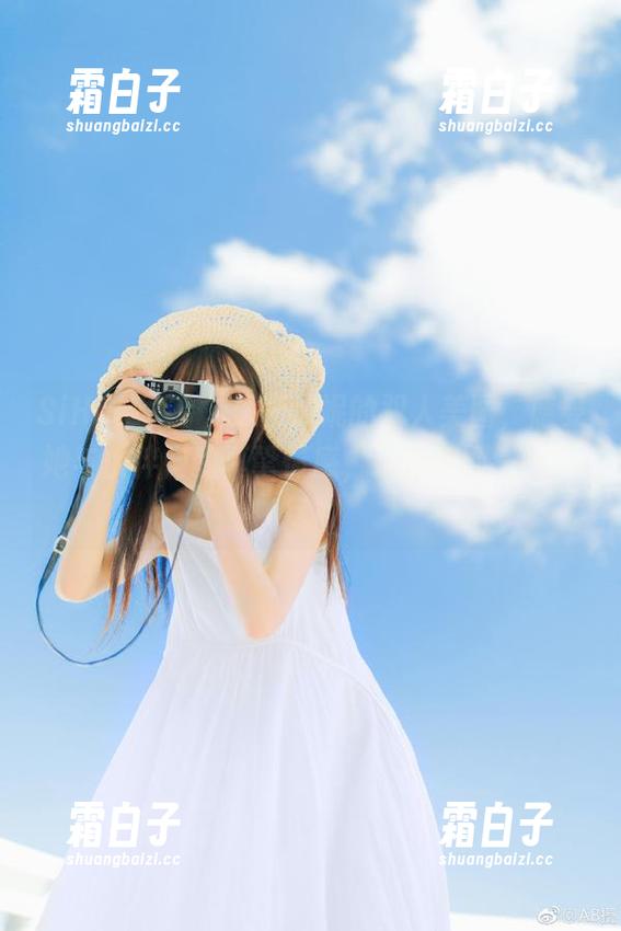 SiHua思话-维妮 SiHua思话 - 探索维妮的双人美图,感受她与伙伴间的真挚情感,精美套图一网打尽!