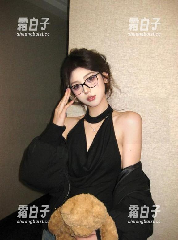 TGOD推女神-施忆佳 TGOD推女神 - 最新施忆佳制服写真:不小心被她的美丽迷住了,真是个秘密武器!