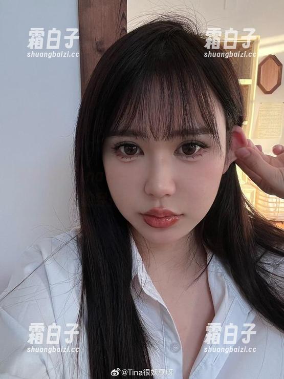 免费获得Tina很妖孽呀牛仔裤写真，解锁你的穿搭潜力与个性魅力