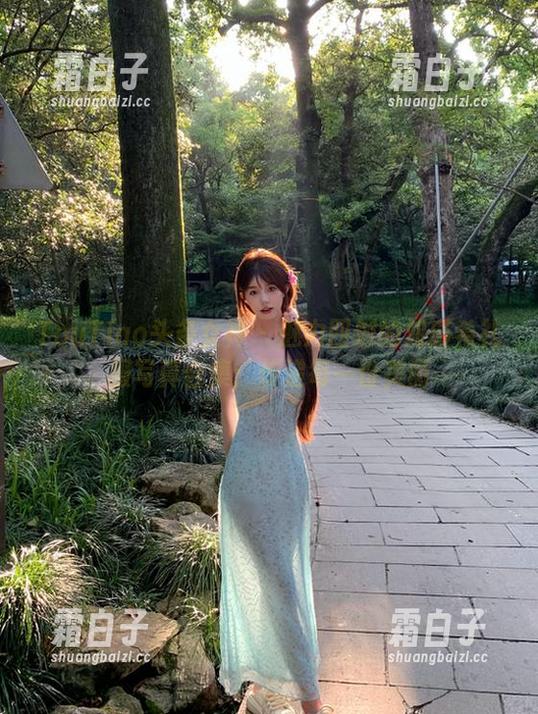 TouTiao头条女神-刘瑾希 TouTiao头条女神 - 魅力四射的刘瑾希礼服写真合集:传递每一份美丽