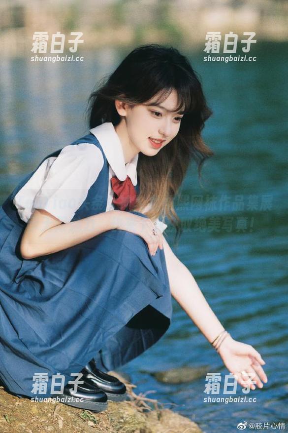 TouTiao头条女神 - 曲佑熙网袜作品集展示无限魅力，快来下载获取绝美写真！