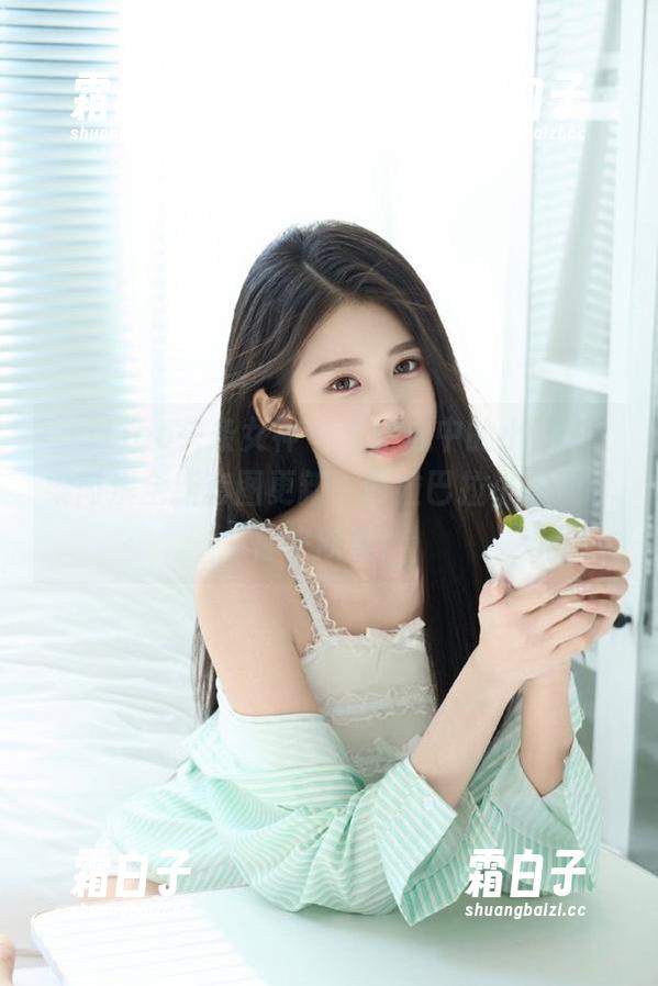 TouTiao头条女神 - 大众心中的小美人，梁芮溪全新套图更新，巴拉巴拉小魔仙等你来欣赏！