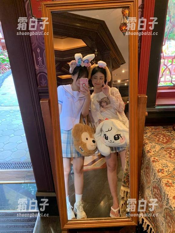 TouTiao头条女神 - 精选穆菲菲双人写真合集，免费下载，享受艺术之美！
