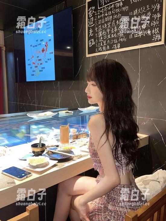 UGirls尤果网 - Pinkbaby全套写真大揭秘，秘书形象如此迷人而动人心弦！