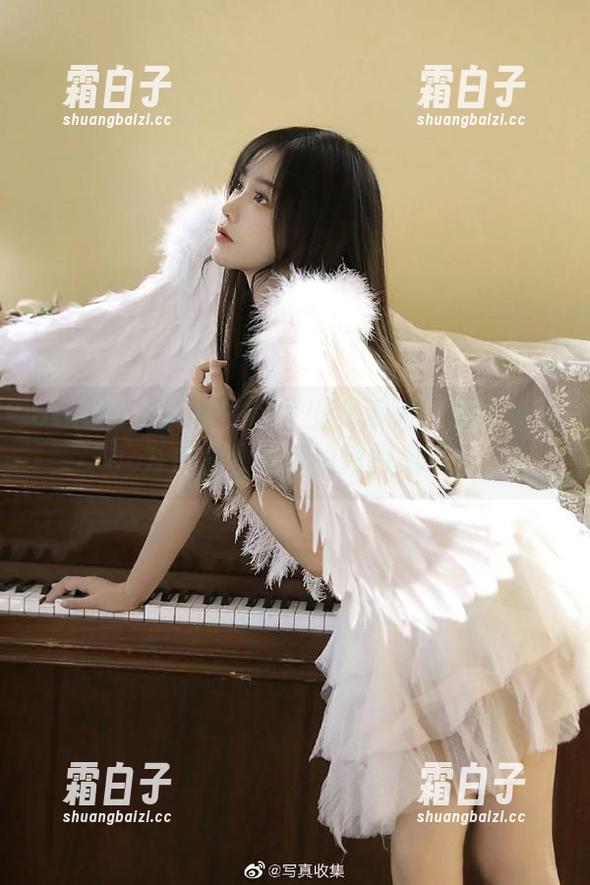 UGirls尤果网 - 佟蔓少女系列：原图分享，为你呈现青春的独特风采！