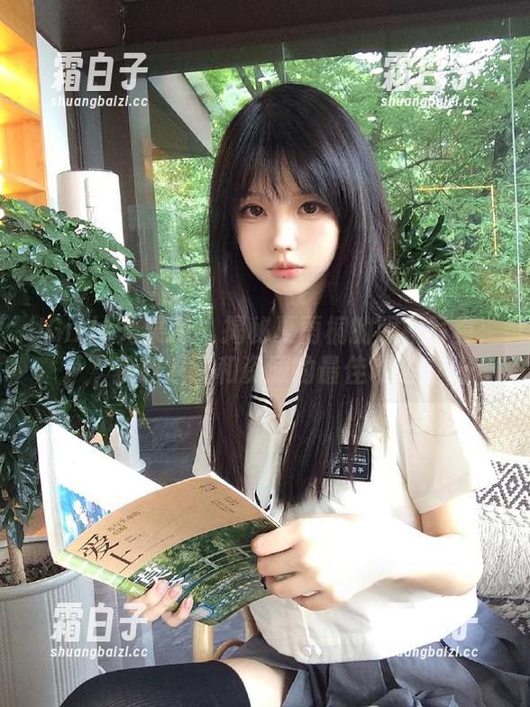 UGirls尤果网 - 揭秘夏雨桐的眼镜写真：获取原图和资源的最佳攻略