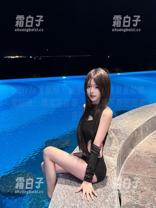 UGirls尤果网 - 奶茶Emily教室里的唯美瞬间：精美写真集，高品质下载即刻拥有！