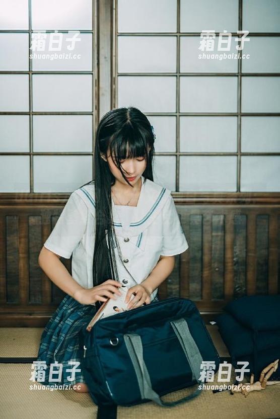 UGirls尤果网 - 张译文的纯白写真系列：独特壁纸合集，让生活更具艺术感