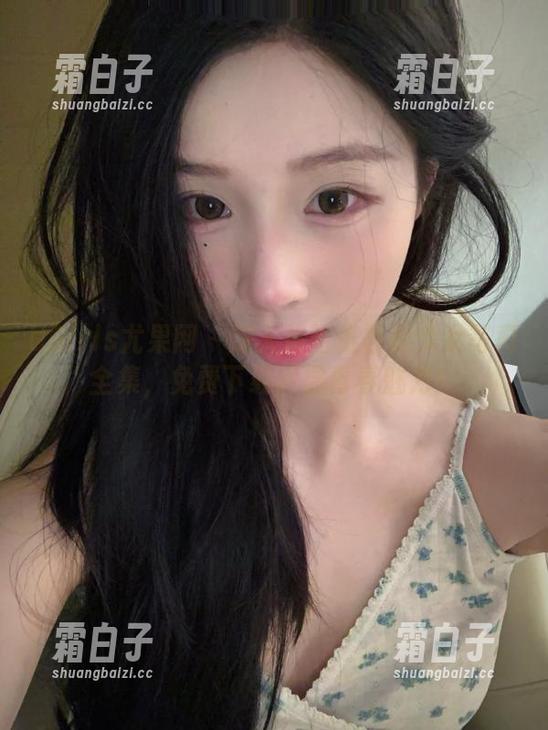 UGirls尤果网 - 深入体验张馨彤少女写真全集，免费下载尽显青春魅力！