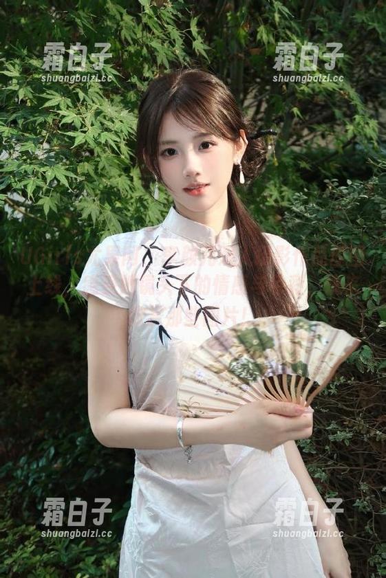 UGirls尤果网 - 李颜儿双人摄影作品原图上线，感受她镜头下的情感与色彩，快来欣赏那些图片！
