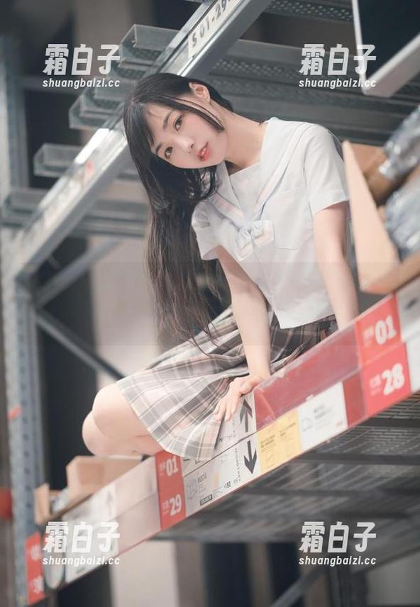 UGirls尤果网 - 欣杨Kitty校服写真大揭秘：这些原图让你心动不已，不能错过