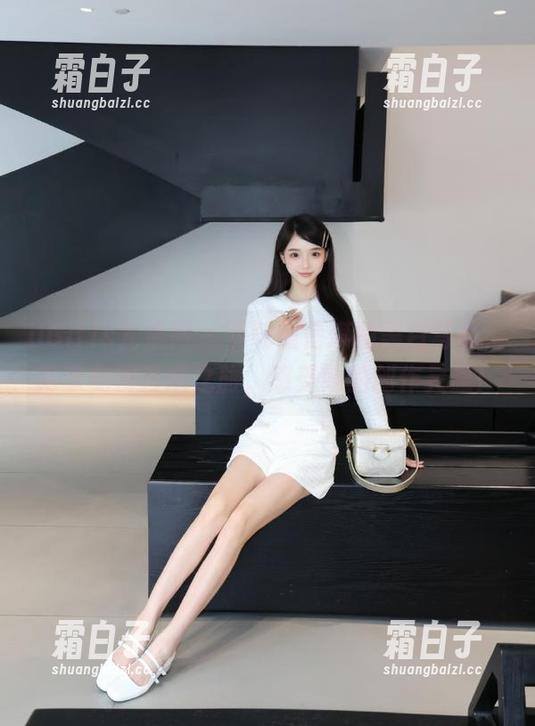 UGirls尤果网 - 下载黛蓓琪的黑白写真，尽享免费艺术之旅，感受她的创作灵感！