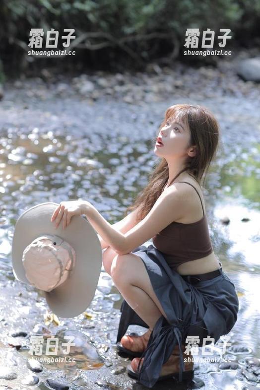Uhye(이유혜)DeepmoreOffice写真图包合集：艺术与情感的完美交融，发现更多可能性