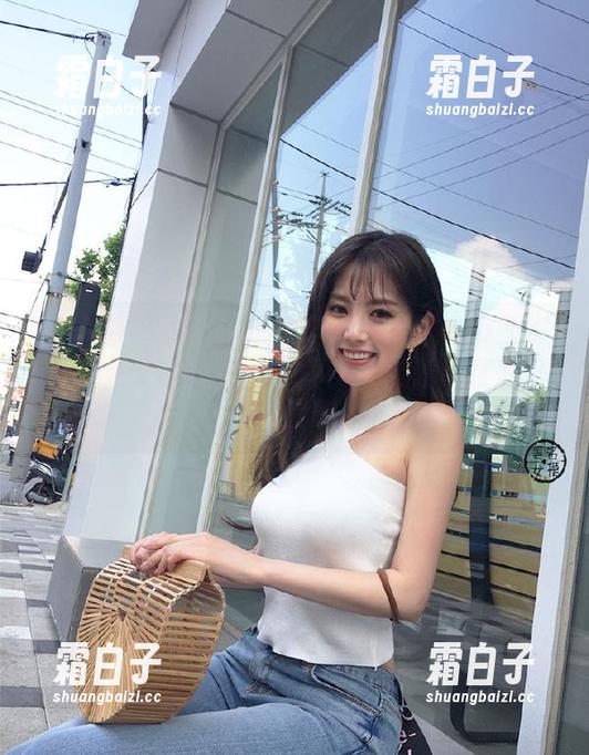 XIAOYU语画界 - 来自小海臀Rena的在线美图：她的职业装写真定能让你在职场中脱颖而出