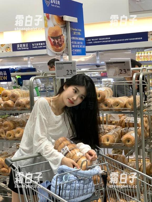 Xiuren秀人网 - 捕捉Laura苏雨彤的魅力瞬间：她的私拍写真与网袜完美交融