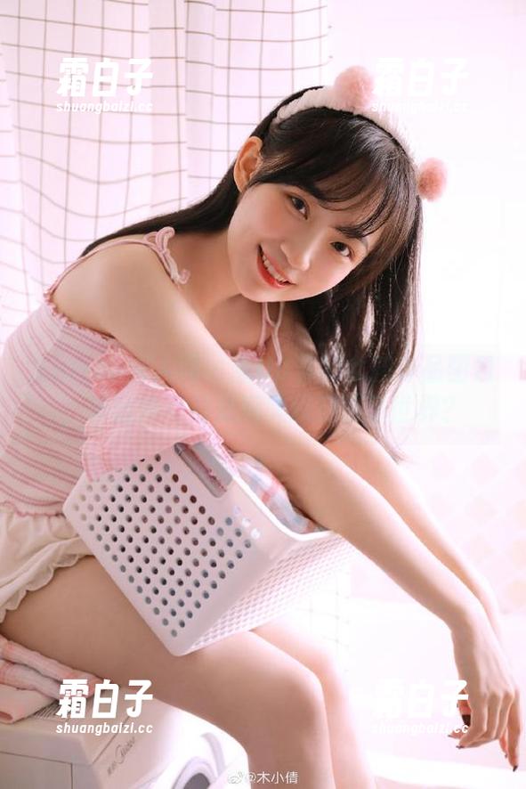 Xiuren秀人网 - 看UU酱的女孩作品图包，难道她真的是用美貌征服了世界？