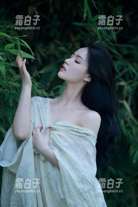 Xiuren秀人网 - 探索Zoe柚柚女王作品合集：每一张写真都让人惊叹不已！