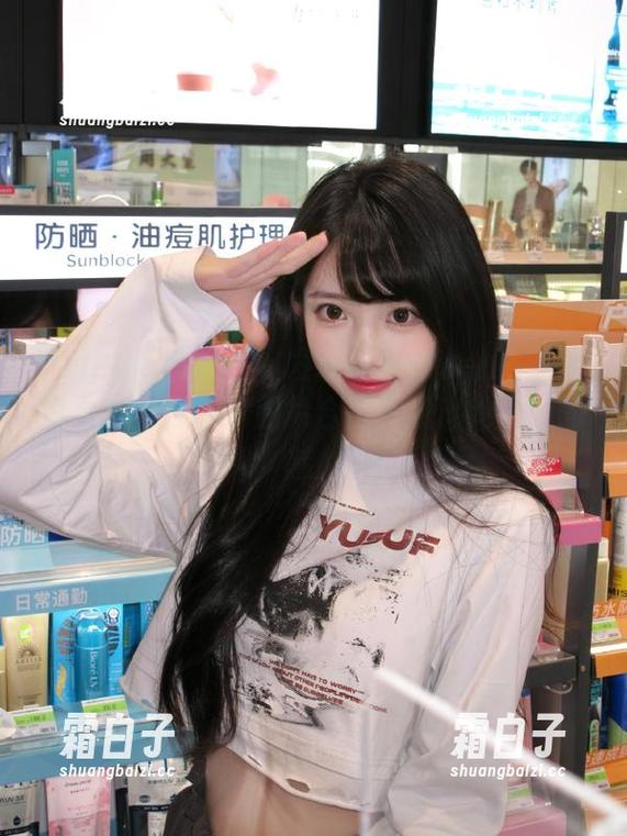 Xiuren秀人网 - 发现佘贝拉Bella丝袜写真魅力，独家图片合集展现出她的时尚魅力