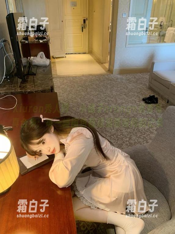 Xiuren秀人网 - 小橘子orange居家写真合集：每一幅图包都是温暖瞬间的记录