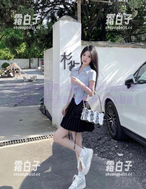 Xiuren秀人网-小雨baby Xiuren秀人网 - 细腻小雨baby的连体衣合集:每一页都充满了独特魅力图册