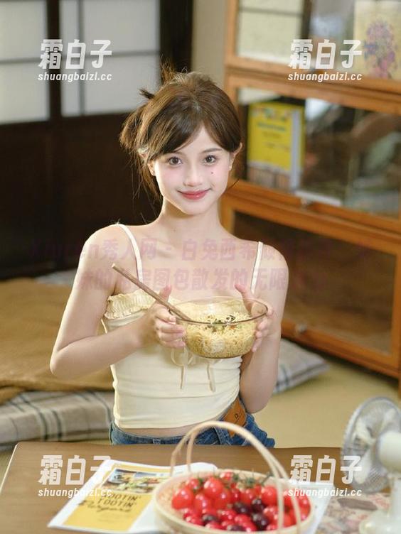 Xiuren秀人网 - 白兔西希倾情推荐：妹妹的私房图包散发的无限魅力