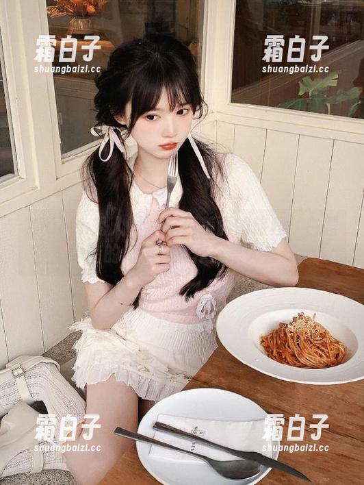 Xiuren秀人网 - 追逐美丽的旅程：白露小猪的高清礼服作品集大公开