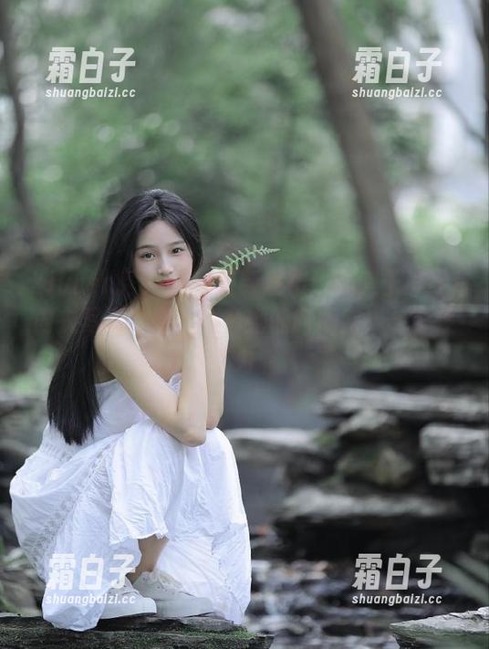 Xiuren秀人网 - 最新发布！糯美子Mini内衣写真原图，揭开她的时尚密码与个性魅力。