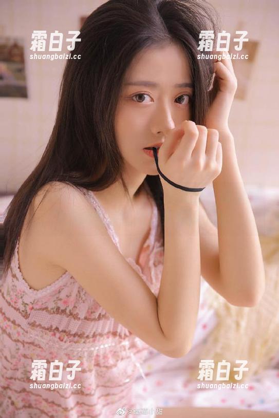 Xiuren秀人网 - 奶牛主题套图，蕾蕾醒了没倾情演绎的唯美写真作品