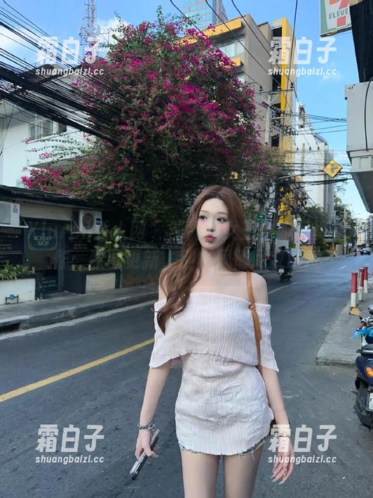 Xiuren秀人网 - 邹晶晶女王空姐写真新作：原图更新，别样风情尽收眼底