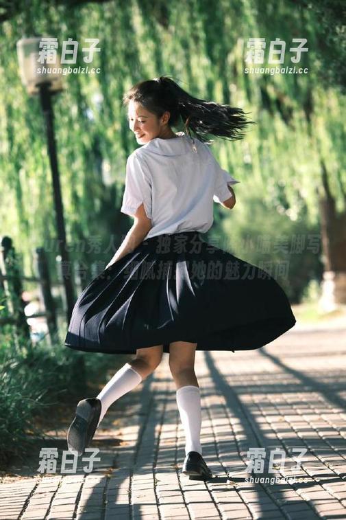 Xiuren秀人网 - 独家分享陈小喵美脚写真合集：细腻捕捉她的魅力瞬间