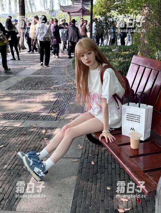 Xiuren秀人网-陈小喵 Xiuren秀人网 - 陈小喵的茶艺师主题写真分享,藏不住的优雅与灵动