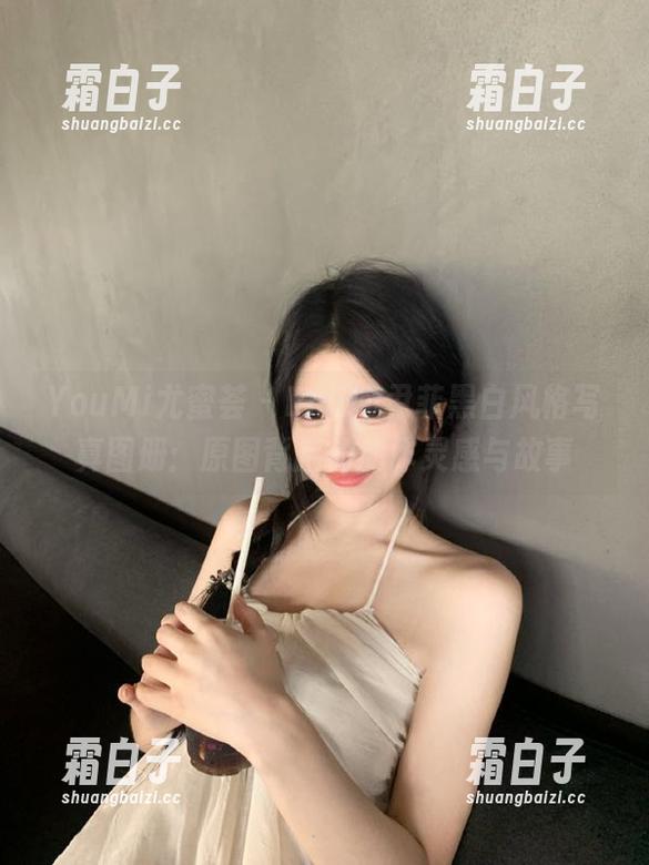 YouMi尤蜜荟-Emily尹菲 YouMi尤蜜荟 - Emily尹菲黑白风格写真图册:原图背后的创作灵感与故事