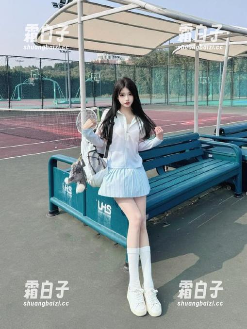 YouMi尤蜜荟-little贝壳 YouMi尤蜜荟 - 探索little贝壳的红裙写真,分享独特原图,带你领略时尚的艺术之美!