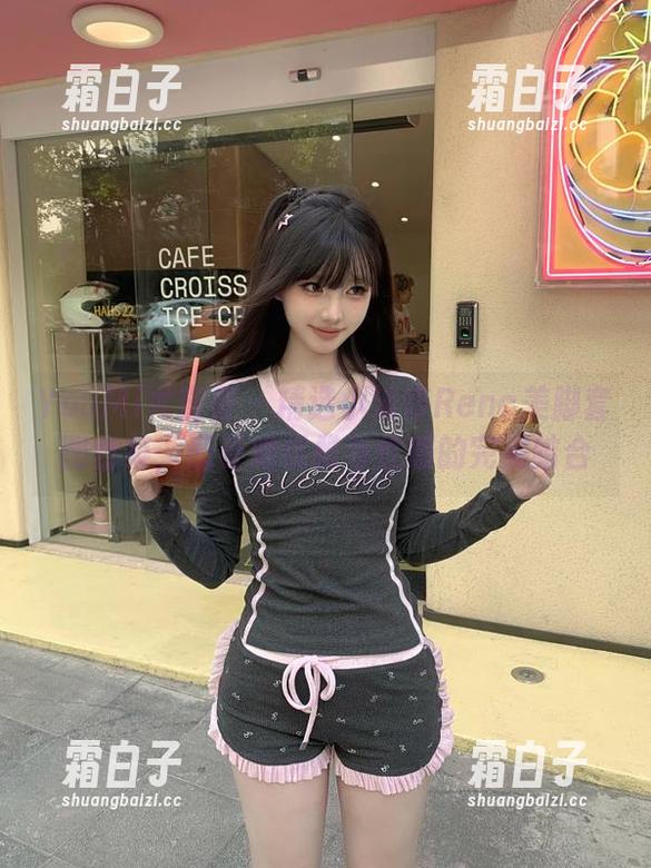 YouMi尤蜜荟 - 精选小海臀Rena美脚套图合集，感受她优雅与性感的完美结合