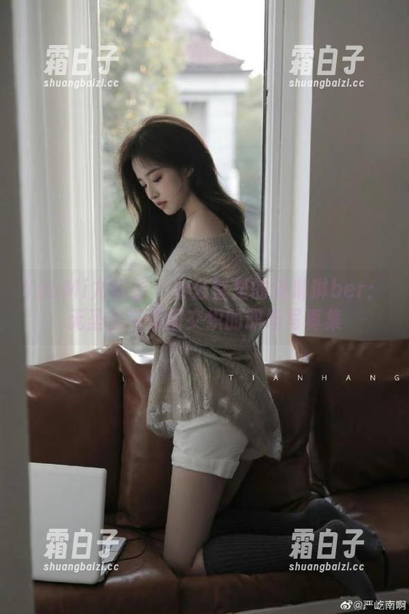 YouMi尤蜜荟 - 办公室里的潘琳琳ber：无圣光与美图交织的职场写真集