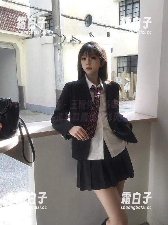 YouMi尤蜜荟 - 王雨纯与吊带的完美结合，高清写真展现别样风采