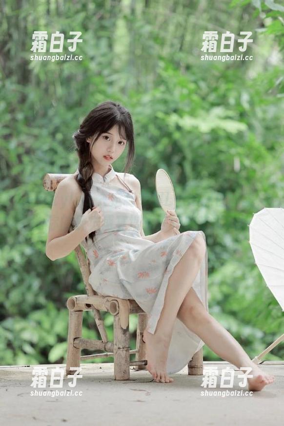 beautyleg - 定制专属Lynn黑白图集，为你的视觉盛宴增添独特的艺术风情