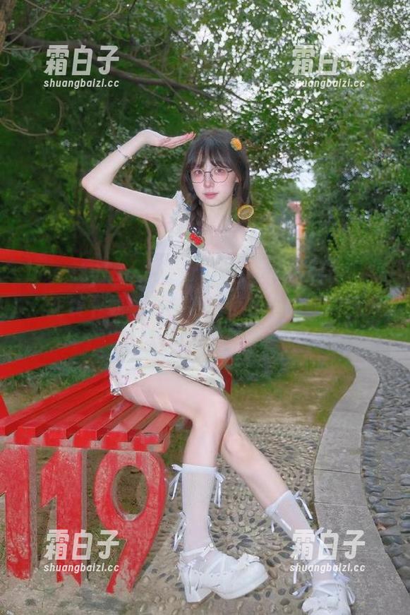 beautyleg - Sarah连衣裙系列作品集：免费下载，感受她独特视角的时尚魅力！