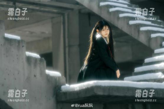 rua阮阮黑白主题套图精选：展现语言无法表达的真实与情感
