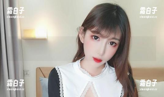 在这圣诞佳节，“w黑米粥w”以她的cos美图唤醒你心中的节日小确幸，绝对惊艳！